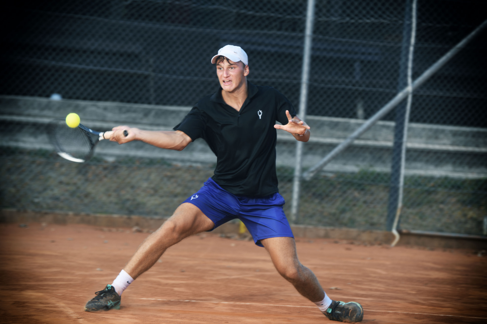 Gil Kita hitting a forehand during training